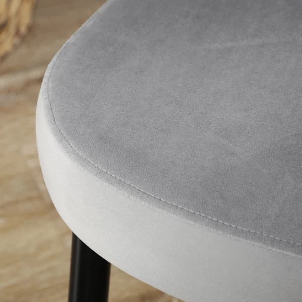 Rootz Set med 4 matsalsstolar - Accentstolar - Kök och matrum - Stolset - Sammetslook - Ljusgrå + Svart - 46L x 65W x 87H cm