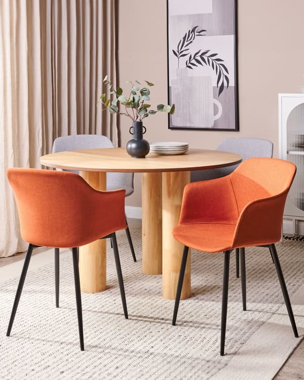 Uppsättning med 2 matstolar Orange tygklädda Svarta ben Retrostil Vardagsrumsmöbler