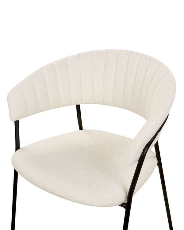Sett med 2 spisestuestoler Off-White Boucle-stofftrekk Svarte metallben med armlener Buet ryggstøtte Moderne, moderne design