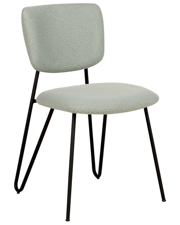 Sett med 2 spisestuestoler Lysegrønn bouclékledning Svarte metallben Armløs buet rygg Moderne moderne design