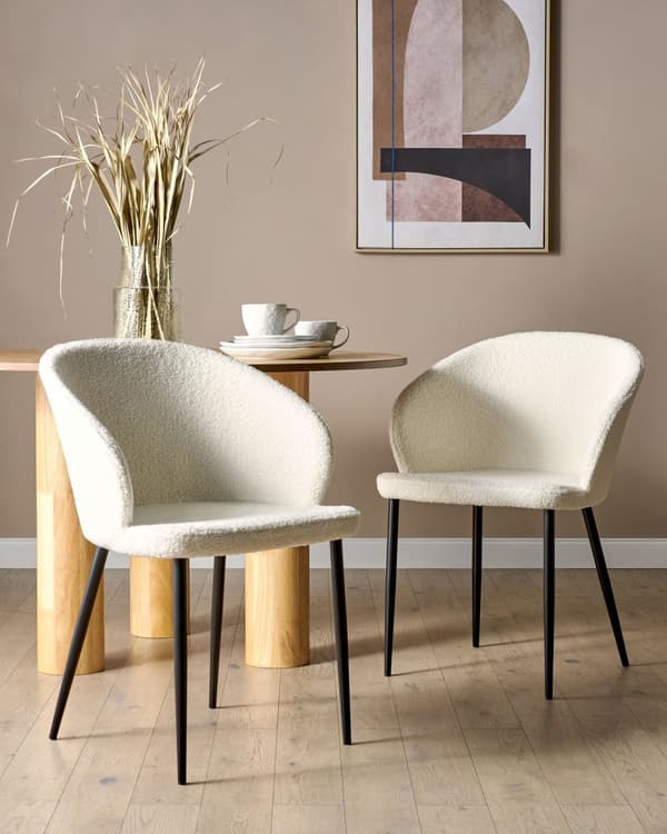 Sett med 2 spisestoler Off-White Boucle polstret med svarte ben Retro Style Living Space møbler