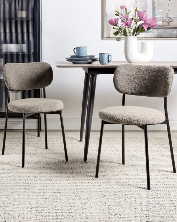 Sæt med 2 stole beige grå boucle polstret taupe sæder uden armlæn metalben til køkken spisestue