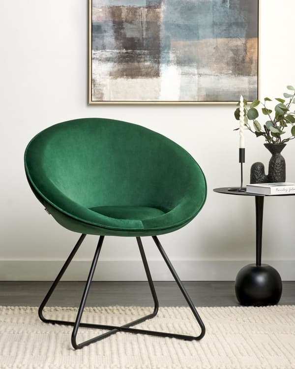 Grøn velourstol halvrundt sæde metalben polstring retro spisestue stil