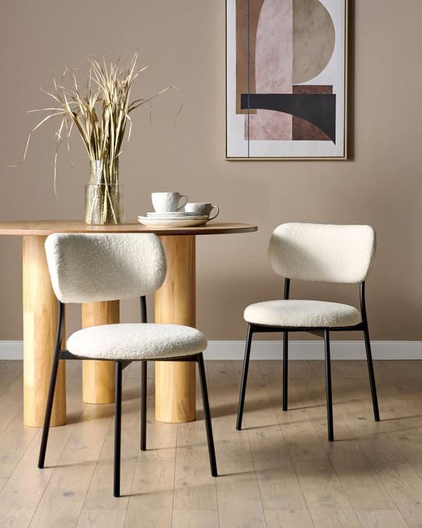 Set om 2 Matstolar Off-White Bouclé Utan Armstöd Metallben Retro-design Matsal Kök