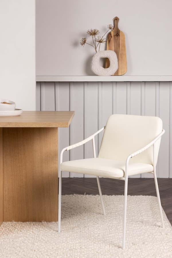 2 x Tvist spisestuestoler med armlener PU kunstskinn beige.