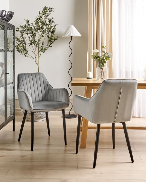 Set av 2 Matstolar Grå Sammet Armstöd Svarta Metallben Retro Glam