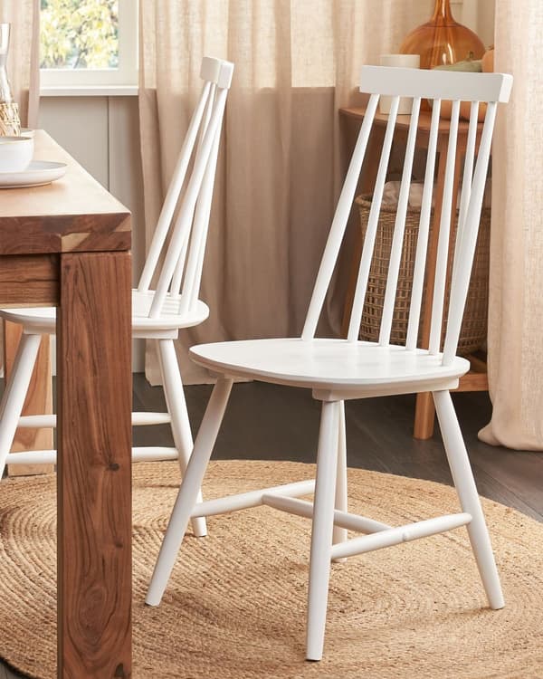 Sett med 2 spisestoler Hvit Heltre Pinnestol Stolrygg med spiler Tradisjonelt design Skandinavisk Moderne Kjøkken Spisestue