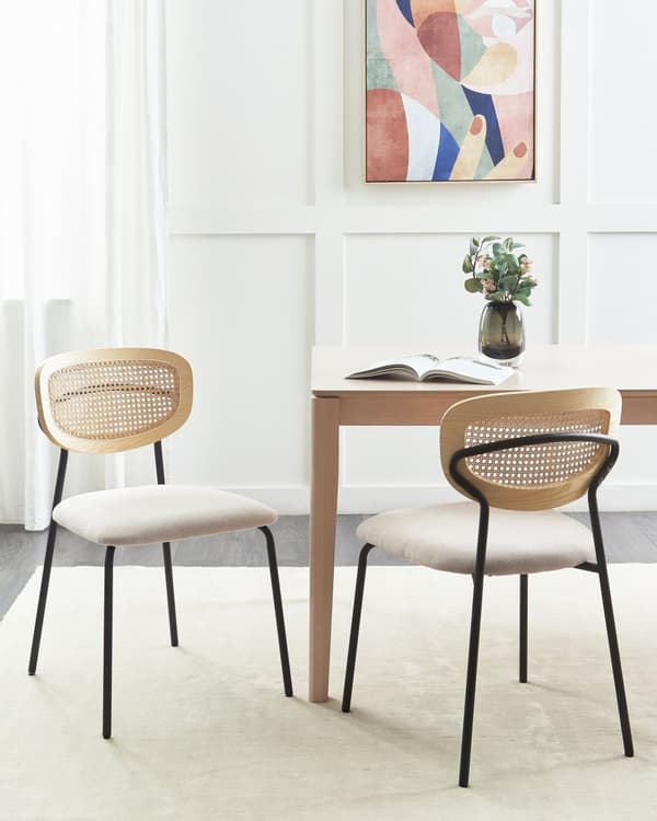 Sett med 2 Spisestoler Lys Beige Polyestertrekk Naturrotting Wienerflette Ryggstøtte Svarte Metallben Armløse Krakker