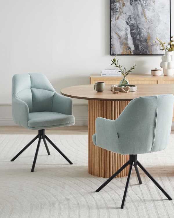 Sett med 2 Spisestoler Mintgrønt Stoff med Armer Quiltet Rygg Svart Metall Ben Retro Transitional