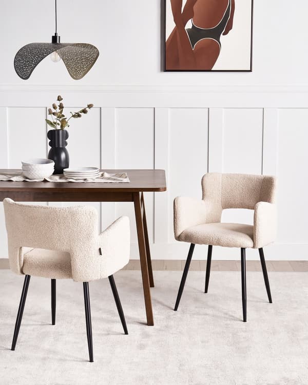 Sett med 2 Stoler Spisestuestol Beige Teddy Boucle med Armlener Utskåret Rygg Svart Metallben