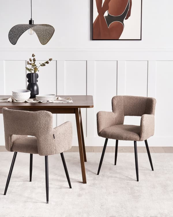Sett med 2 Stoler Spisestuestol Brun Teddy Boucle med Armlener Utskåret Rygg Svart Metallben