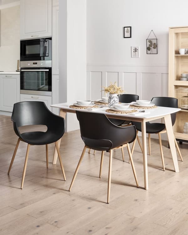 Sæt med 4 spisebordsstole sort syntetisk sæde metalben moderne minimalistisk stil køkken spisestue