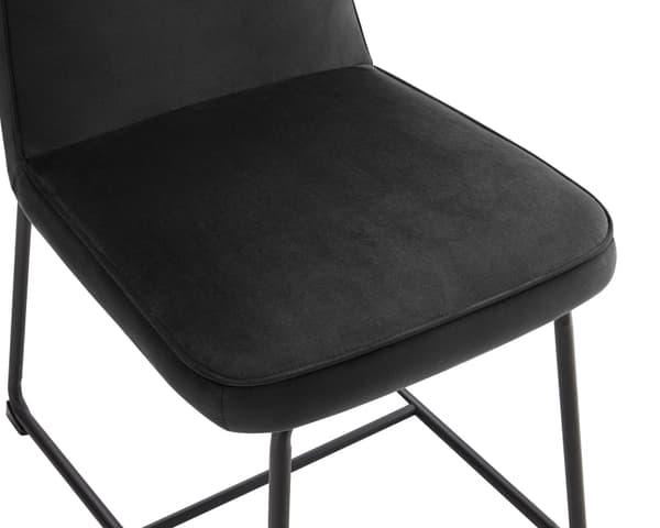 Rootz Black Velvet -ruokailutuolit - Modernit ruokapöydän istuimet - Tyylikkäät pehmustetut tuolit - Mukavat, korkeatiheyksiset vaahtomuovit - 46L x 4