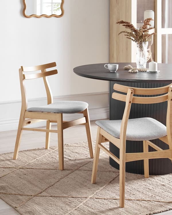 Sett med 2 Spisestoler Ramme i Lyst Gummitre Ramme i Grått Stoffsete Armløs Retro Design