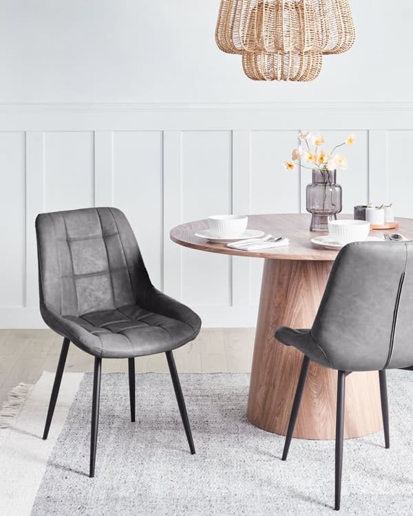 Sæt med 2 Spisestuestole Gråt Imiteret Læder Sorte ben til Spisestuen Moderne Minimalistisk Stil