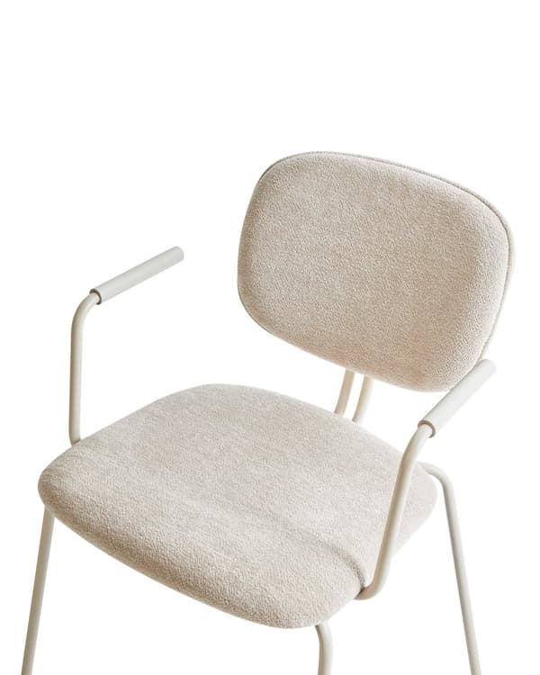 Sæt med 2 spisebordsstole beige polstrede sæder og rygge med sidearmlæn metalben moderne design