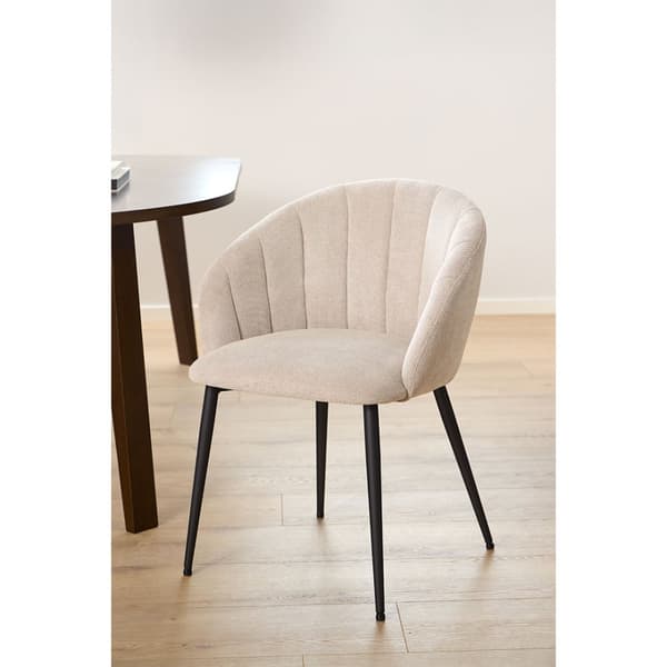 Daniella spisestuestol med armlæn stof beige.