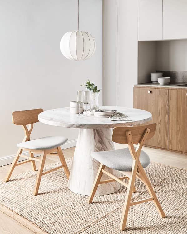 Sett med 2 spisestoler Lysebrun Grå Ramme i gummitre Polstret sete i polyesterstoff Moderne stil Spisestue Kjøkkenstoler