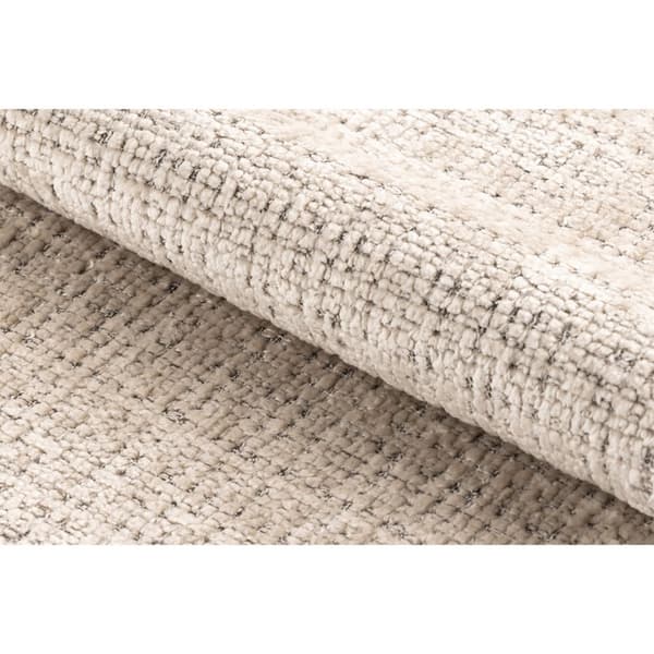 Darlene spisestuestoler med armlene chenille beige.