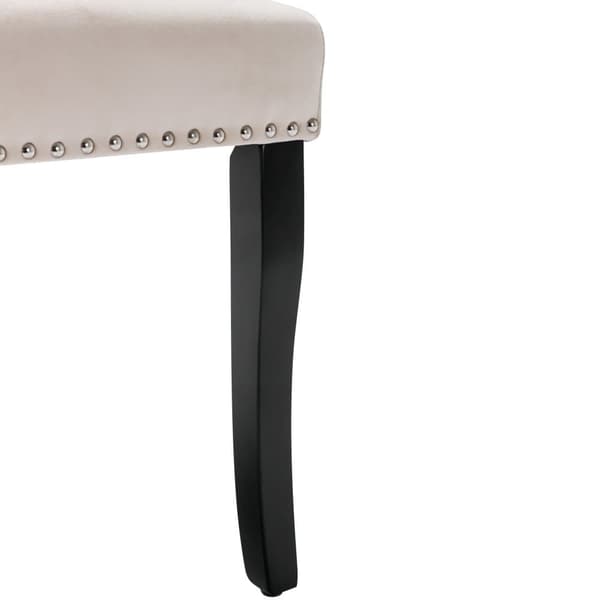 Set med 2 sammetstolar med ekben - dekorerade med nitar - Beige