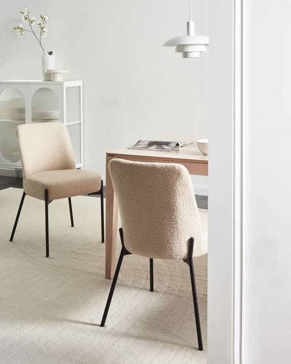 Sett med 2 Spisestuestoler Lys Beige Boucle-trekk Svart Understell Jernramme Retro Design