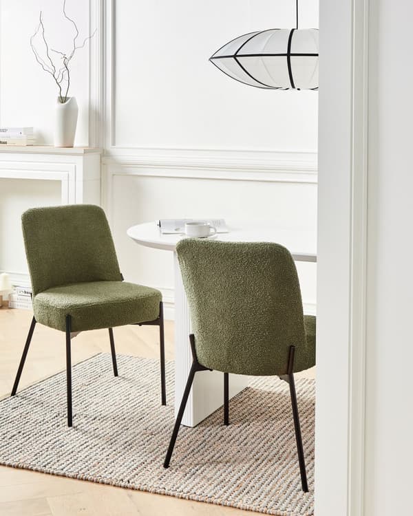 Sett med 2 Spisestuestoler Mørkegrønt Boucle-trekk Svart Understell Jernramme Retro Design