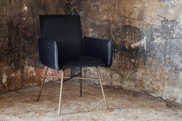 FURNLUX RUOKASALIN TUOLI PETRA MUSTA & KULTA 57CM