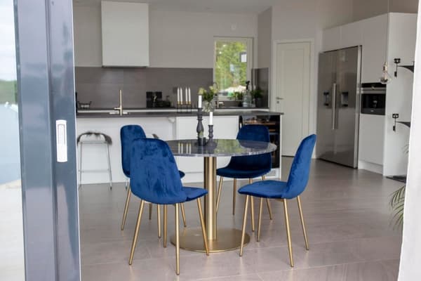 FURNLUX MATSALSSTOL POLARBLÅ & GULD 44CM