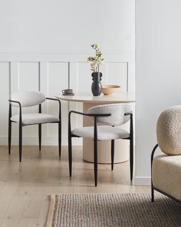 Sett med 2 Spisestoler Off White Polyester Polstring Metallramme Mid-Century Modern Style Spisestoler med Metallrammer