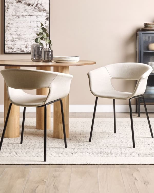 Set med 2 ELMA matstolar ljusbeige Lumarko!