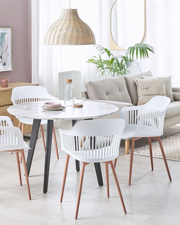 Set med 2 BERECA vita Lumarko matstolar!