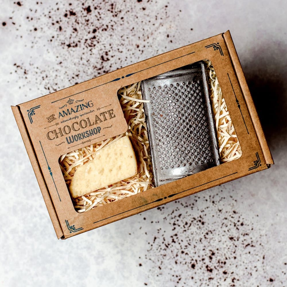 Lyxchoklad parmesan ost och ost rivjärn Presentask