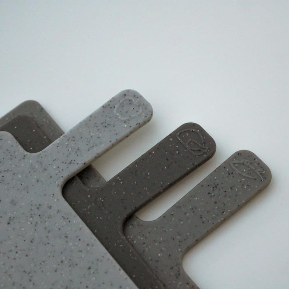 En uppsättning av 3 köksbrädor i Husla 73930-stativet