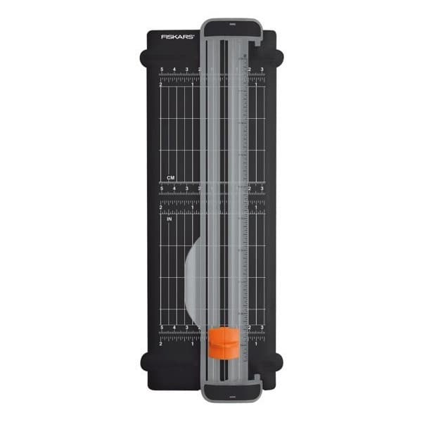Fiskars A5 SureCut™ Titan -papirskærer fra genanvendt materiale, 22 cm