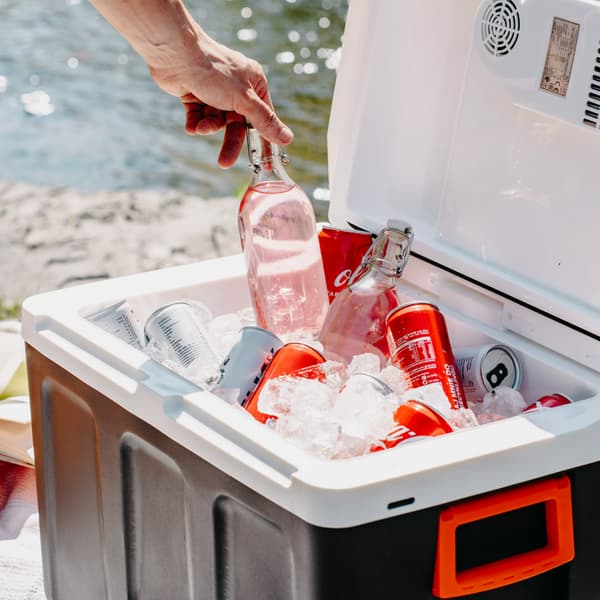 Elektrisk kylbox 40L med både 230V och 12V anslutning