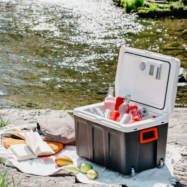 Elektrisk kylbox 40L med både 230V och 12V anslutning