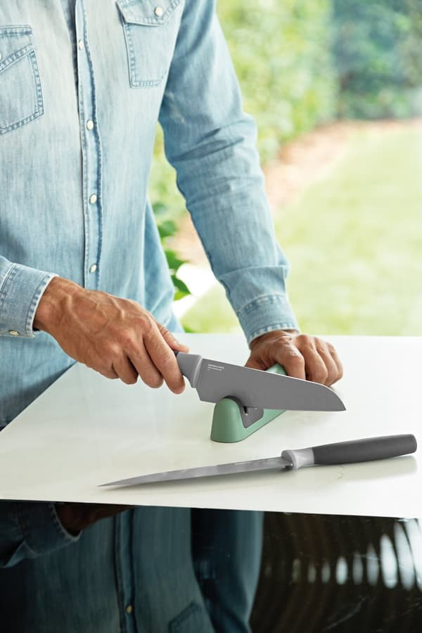 BergHOFF Knivslipare - Tvstegs Grn med Grov/Finkorniga Spr & Ergonomisk Halkfri Bas