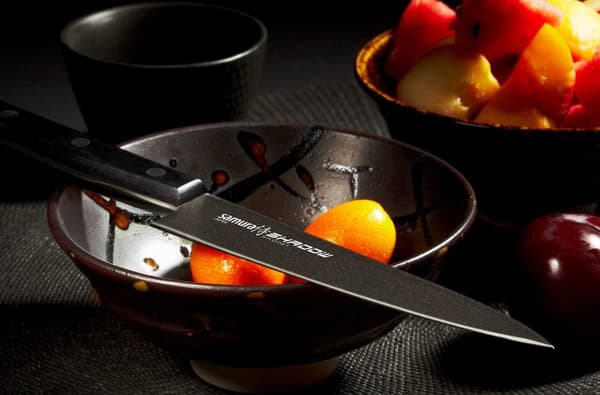 Samura SHADOW 4.7" apuveitsi - Japanilainen teräs mustalla tarttumattomalla pinnoitteella vaivattomaan keittiön tarkkuuteen ja kestävyyteen