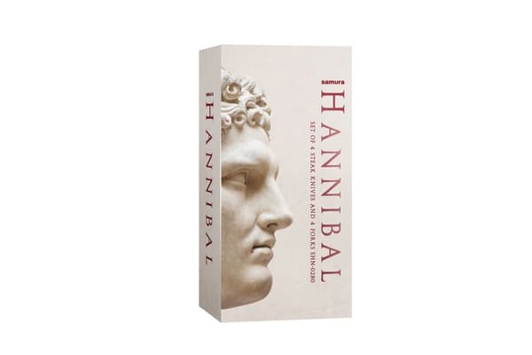 Samura HANNIBAL Premium -setti, joka sisältää 4 japanilaisesta teräksestä valmistettua pihviveistä ja 4 yhteensopivaa haarukkaa, joissa on tyylikkäät