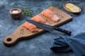 Miniatyrbillede 7 af 8: Samura Shadow køkkenkniv til begyndere, 3-delt knivsæt med 15 cm universalkniv, 9 cm grøntsagskniv og 21 cm kokkekniv. Fremstillet af ægte japansk stå