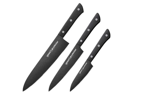 Samura Shadow køkkenkniv til begyndere, 3-delt knivsæt med 15 cm universalkniv, 9 cm grøntsagskniv og 21 cm kokkekniv. Fremstillet af ægte japansk stå