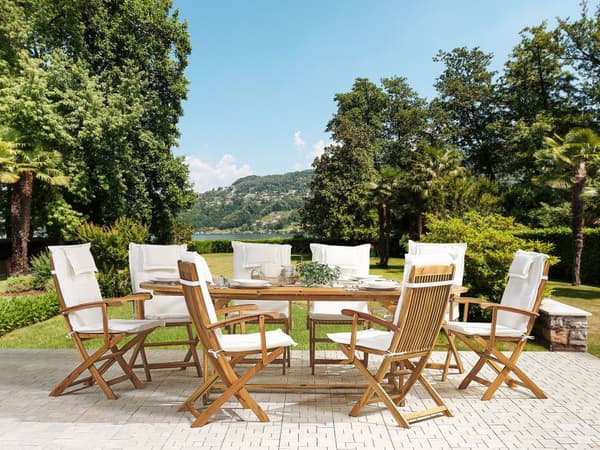 Havemøbelsæt Lyst Akacietræ 160/220 x 100 cm 8 Personers Udendørs Udtræksbord med Hul til Parasol Rustikt Design Klapstole Hynder Terrasse