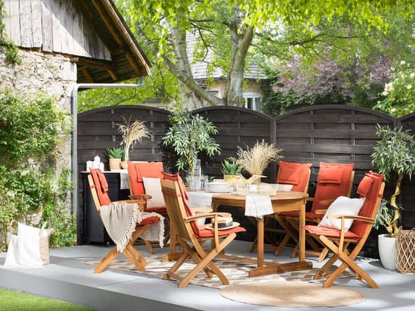 Havemøbelsæt Lyst Akacietræ 160/220 x 100 cm 8 Personers Udendørs Udtræksbord med Hul til Parasol Rustikt Design Klapstole Hynder Terrasse