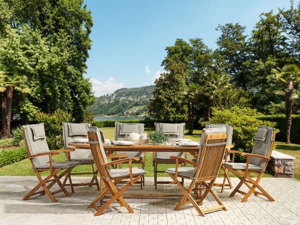 Havemøbelsæt Lyst Akacietræ 160/220 x 100 cm 8 Personers Udendørs Udtræksbord med Hul til Parasol Rustikt Design Klapstole Hynder Terrasse