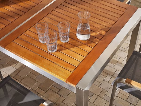 Trädgårdsmöbelset Eukalyptusträ Bordsskiva Stålram 220 x 100 cm med 8 Vita Stolar