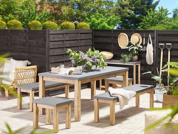 Trädgårdsmöbelset Grå Betong Imitation Ljust Akaciaträ 8-sits Bord 2 Stolar och 2 Bänkar Modern Industriell Design