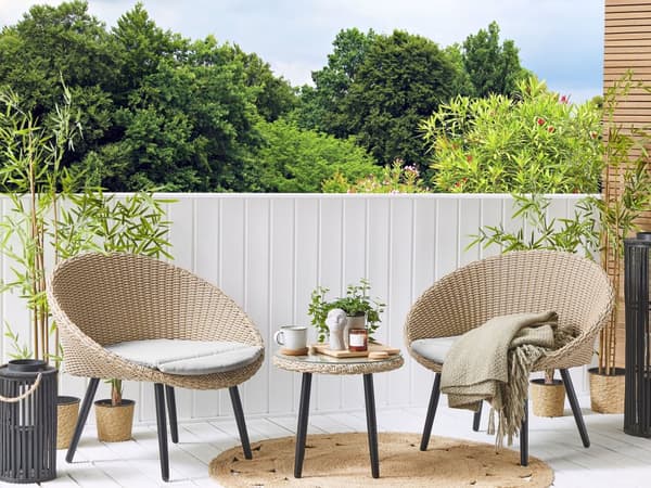 Balkongset Beige Konstrotting Kuddar Soffbord och 2 Stolar Modern Utomhus
