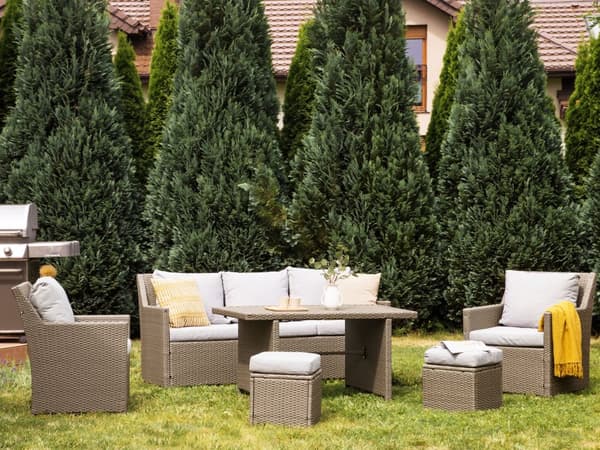 Loungesæt Beige Rattan 5 Personers Havesofa med Havestole Skammel Tilbehør Hynder Terrasse Indretning Udendørs Møbler Vejr Bestandig Regn