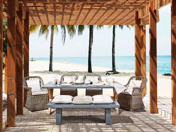 Naturhavesæt 4 Rattan stole Betonbord Bomuldsplade Hynder Moderne Design