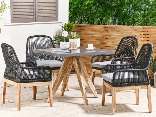 Utendørs spisegruppe Grå Svart Bord i betong 4 flettede stoler Sitteputer Moderne design Hagemøbler